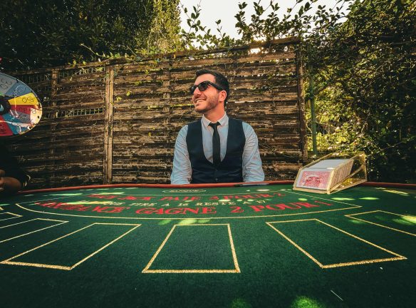 croupier-anniversaire-mariage-casino-blackjack-tombola-region-pacas